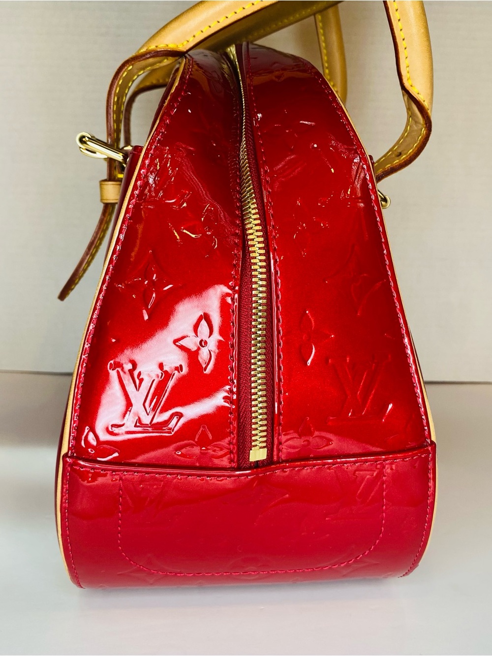 Louis Vuitton Summit Drive Red Vernis Satchel with Natural Leather Trim - Picture 4 of 12